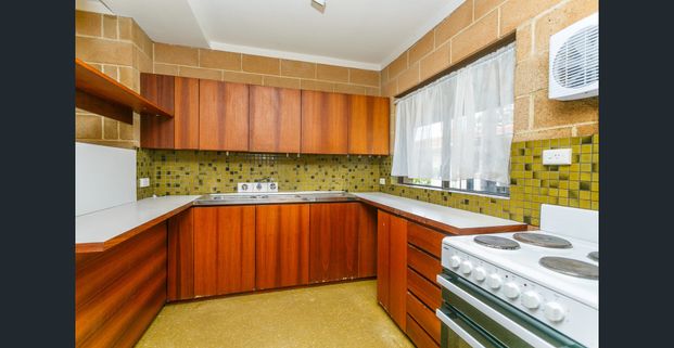 CLOSE TO UWA AND SWAN RIVER! - Photo 1