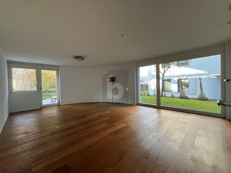 SPACIOUS AND BRIGHT WITH SMALL GARDEN - Foto 5