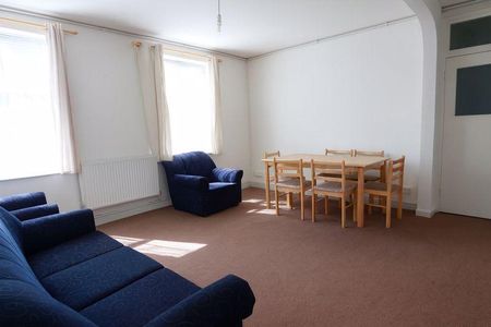3 bedroom flat to rent - Photo 3