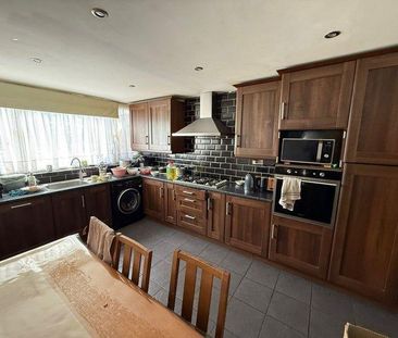 6 bedroom house to rent - Photo 1