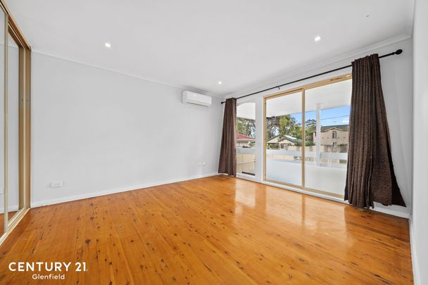 Stunning 6 Bedroom Home - Photo 1