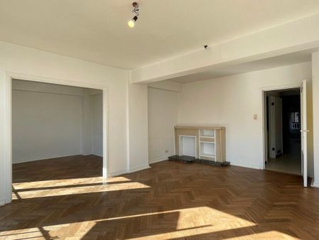 Lichtrijk en ruim éénslaapkamerappartement gelegen aan het Sint-Annaplein - Photo 4