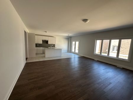 For Lease - 6 La Reine Avenue, Richmond Hill, Ontario - Photo 3