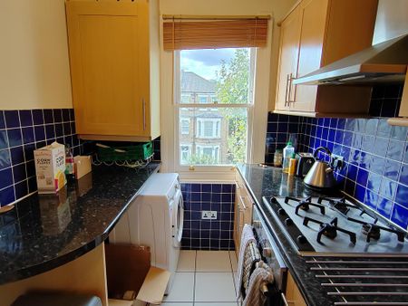 2 bedroom flat to rent - Photo 2