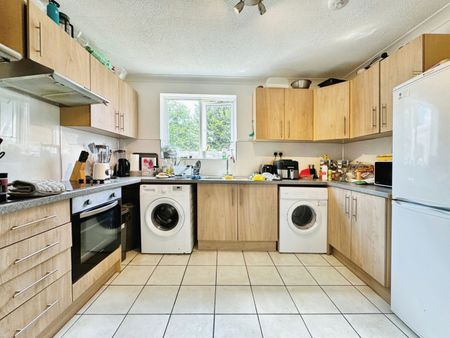 6 bedroom room to rent Motum Road, Norwich - Photo 3