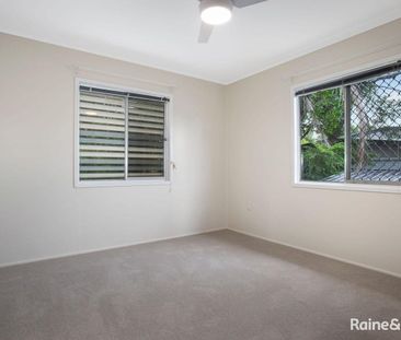 Big Bedrooms, Level Block & Walk to Everything! - Photo 2