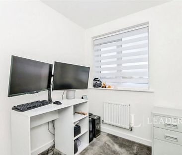 3 bedroom semi-detached house to rent - Photo 4