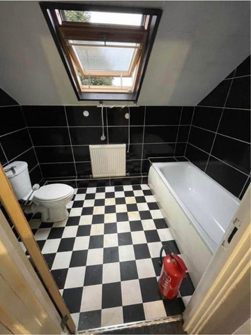 1 bedroom in a house share to rent - Photo 4