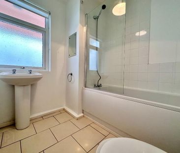 15 Parkgate Parade, Belfast, BT4 1ET - Photo 4