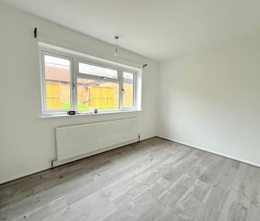 4 bedroom semi-detached bungalow to rent - Photo 1