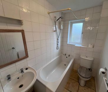 2 bedroom end of terrace house to rent - Photo 3