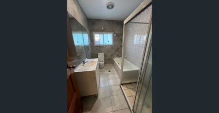 Newly-built house, close to the train station - Photo 5