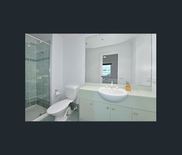 CBD Fully furnished 3 bed 2 bath, close to everything ! - Photo 4