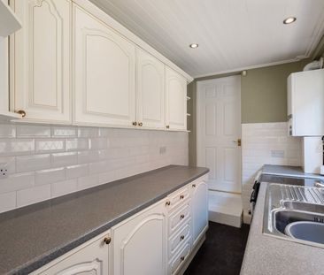 2 bedroom terraced house to rent - Photo 4