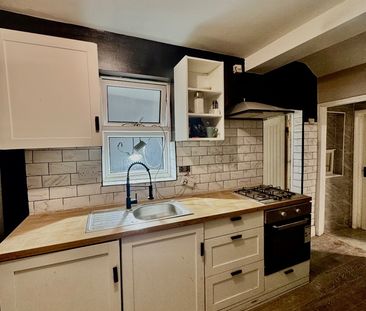 2 Bed Flat, Radstock Road, RG1 - Photo 6