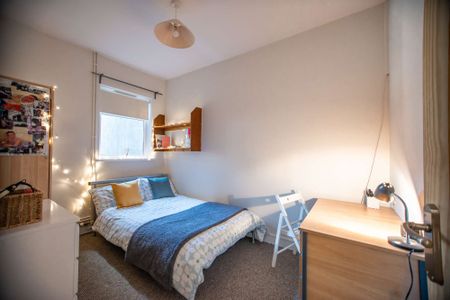 Ideal location for all Universities! - Photo 5