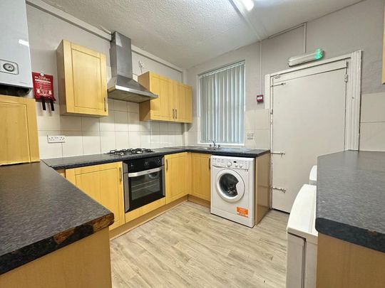 4 bedroom terraced house to rent - Photo 1