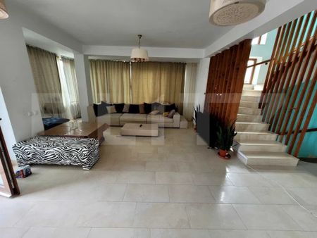 Casă indiaviduala cu 4 camere, 300 mp, curte 1000 mp, gara - Fotografie 2