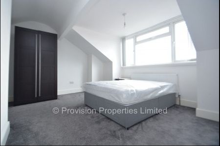 2 Bedroom Properties in Hyde Park - Photo 4