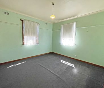 Ideally Positioned - Photo 3