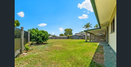 Family home with large yard - Photo 3