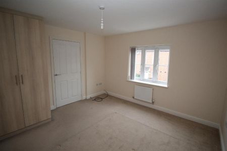 4 bedroom detached house to rent - Photo 3