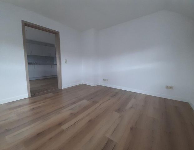 SCHÖNE 2-RAUM-WOHNUNG MIT EBK IN LUNZENAU ZU VERMIETEN! - Photo 1