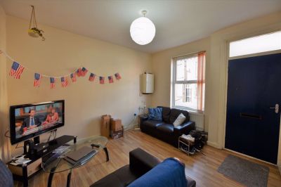 2 bedroom House in Kelsall Terrace, Leeds - Photo 5