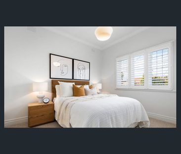 A PERFECTLY POSITIONED STUNNER - Photo 5