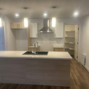 3 CH - 2 SDB - Waterloo - $1,625 /mo - Photo 2