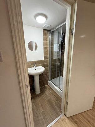 7 Bed Maisonette, Kitchener Road, E17 - Photo 1