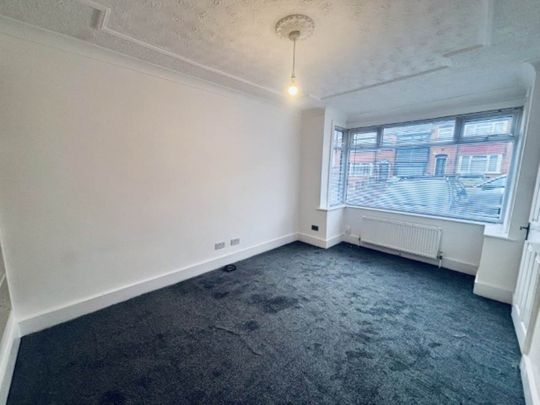 Benson Gardens, Armley, Leeds - Photo 1