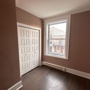 Free Month! 6 1/2 (4 Bdrm) for rent available immediately in Verdun - Photo 2