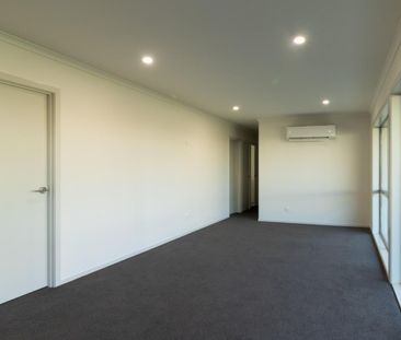 Beautiful 4 Bedroom on Kew Road - Photo 4