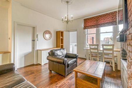 2 bedroom Flat To Let - Photo 2