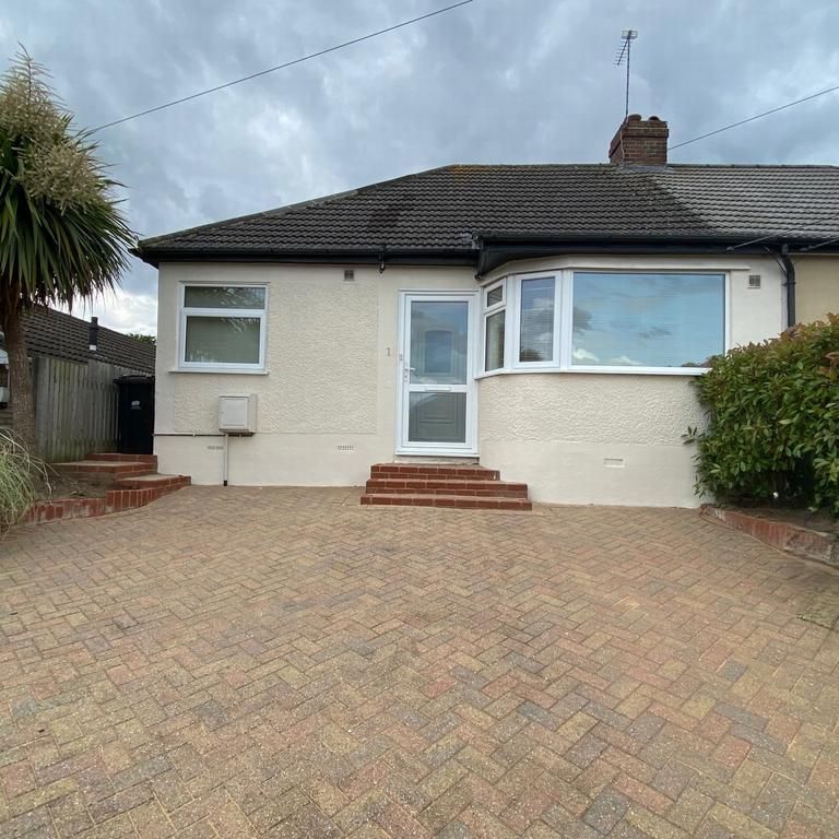 2 bedroom bungalow to rent - Photo 1