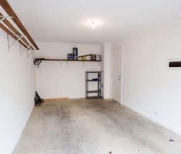 STYLISH TOWNHOUSE IN GREAT LOCATION - Photo 5