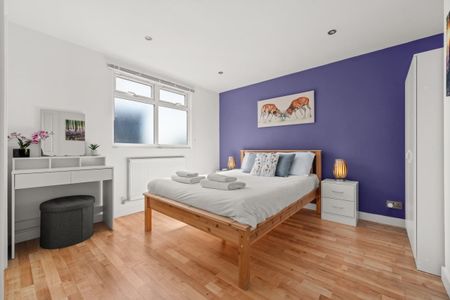 4 bedroom semi-detached house to rent - Photo 5