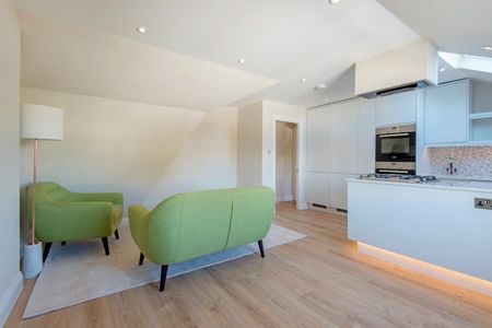 3 Bedroom Apartment To Let - Photo 2