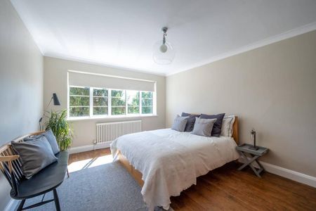 3 bedroom flat to rent - Photo 2
