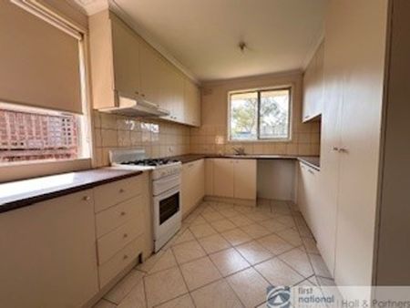 Spacious Family Living in a Prime Mulgrave Location - Photo 4
