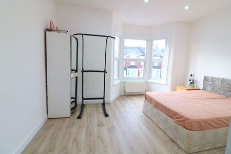 3 bedroom terraced house to rent - Photo 4