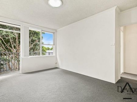 Top Floor Modern Apartment Next To Annandale Village - Photo 3