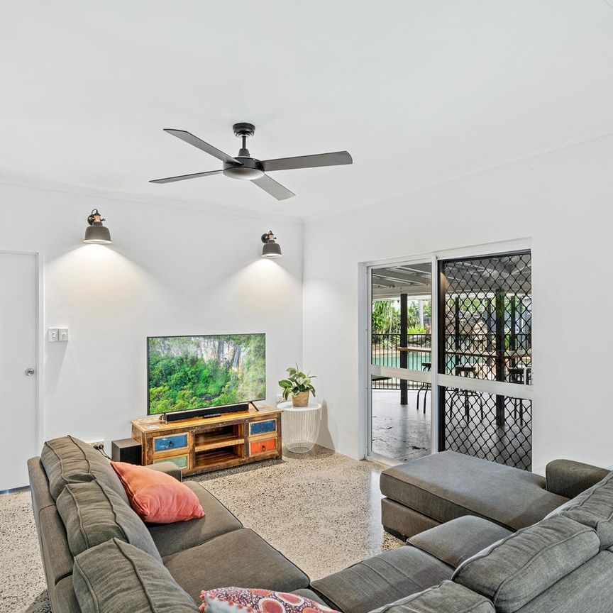 Large furnished house with swimming pool (short & long term considered) - Photo 1