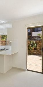 Spacious 3-Bedroom Townhouse in Prime Wollstonecraft Location - Photo 4