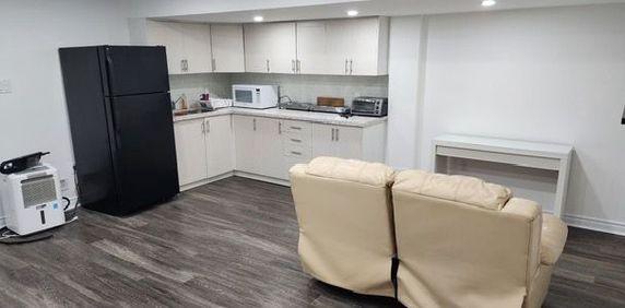 For Lease - 102 Crumlin Crescent, Brampton, Ontario - Photo 2