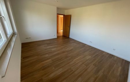 Frisch renovierte 2-Zimmerwohnung mit Wohnraumbelüftung und Sonnenbalkon - Photo 2