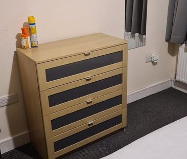 House share to rent - Photo 2