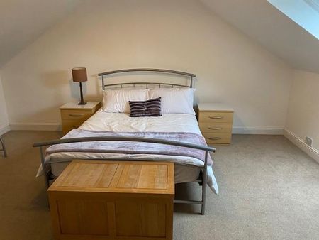 3 bedroom flat to rent - Photo 3