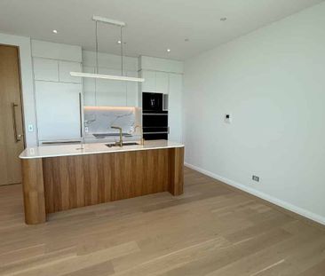 Luxury Top Floor Apartment - Photo 4
